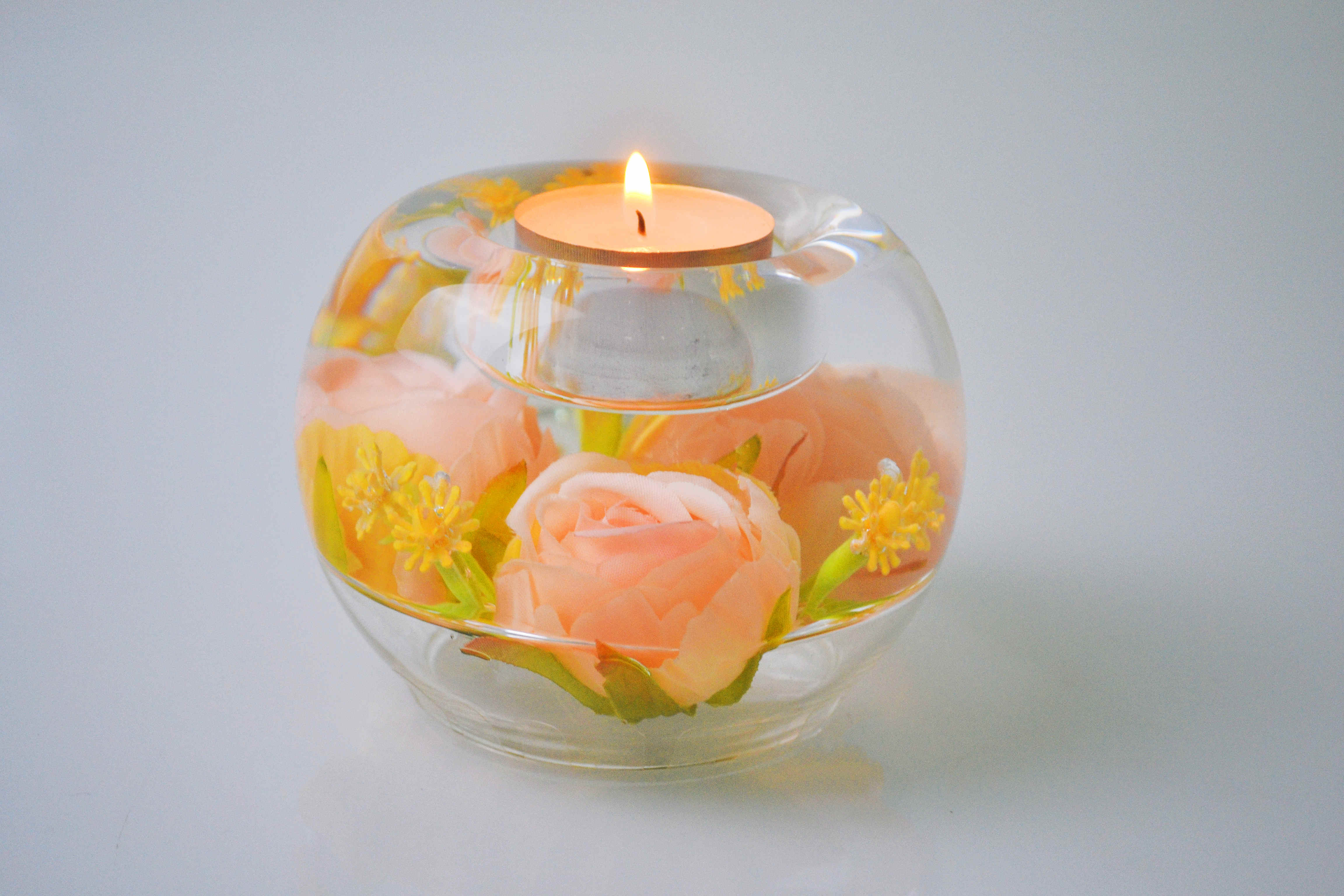 Elegant Design Glass Candle Holder Flower Decoration